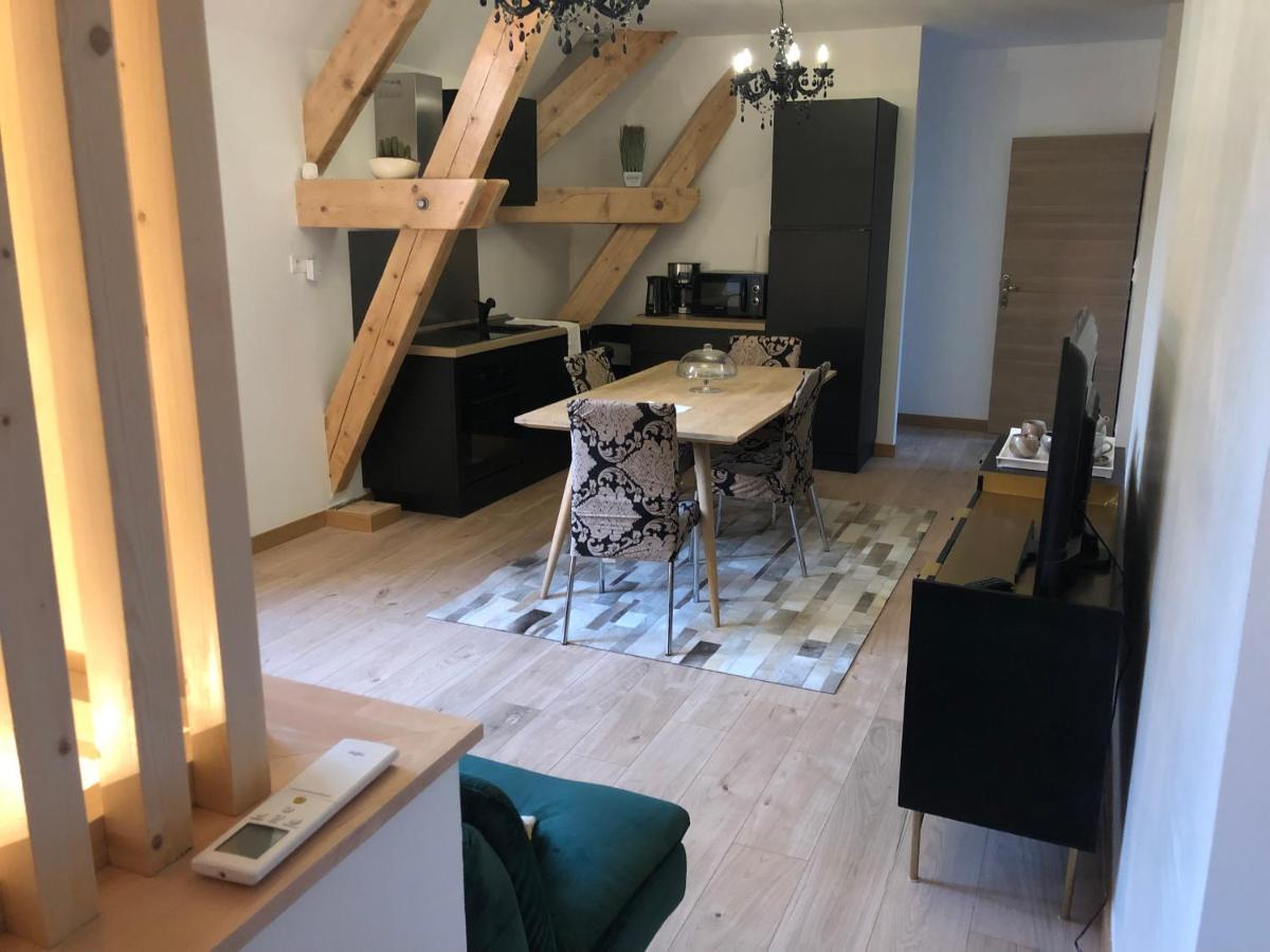 Chambres Au Chateau Du Mouillat Saint-Clair-de-la-Tour ภายนอก รูปภาพ