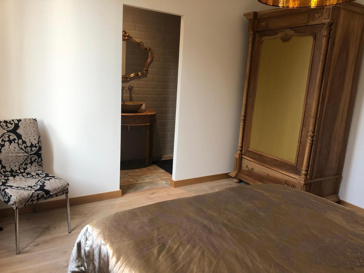 Chambres Au Chateau Du Mouillat Saint-Clair-de-la-Tour ภายนอก รูปภาพ