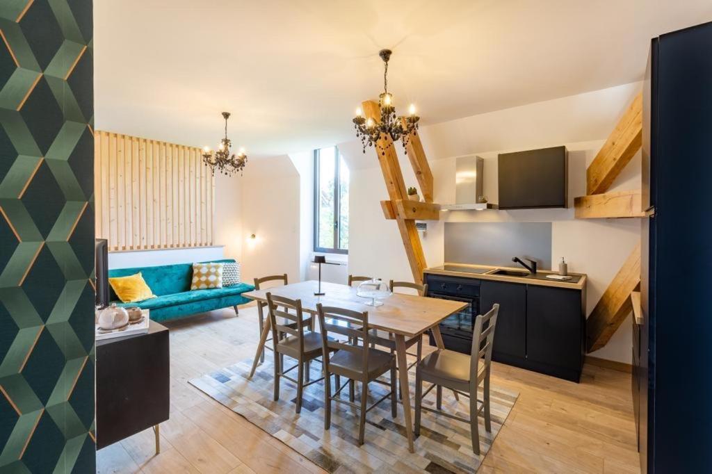 Chambres Au Chateau Du Mouillat Saint-Clair-de-la-Tour ภายนอก รูปภาพ