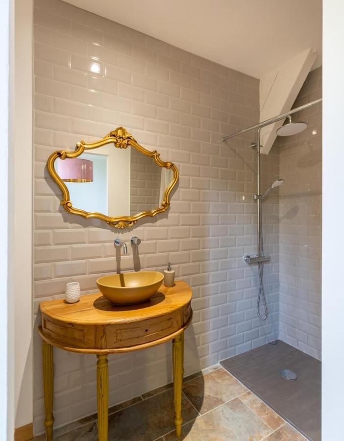 Chambres Au Chateau Du Mouillat Saint-Clair-de-la-Tour ภายนอก รูปภาพ